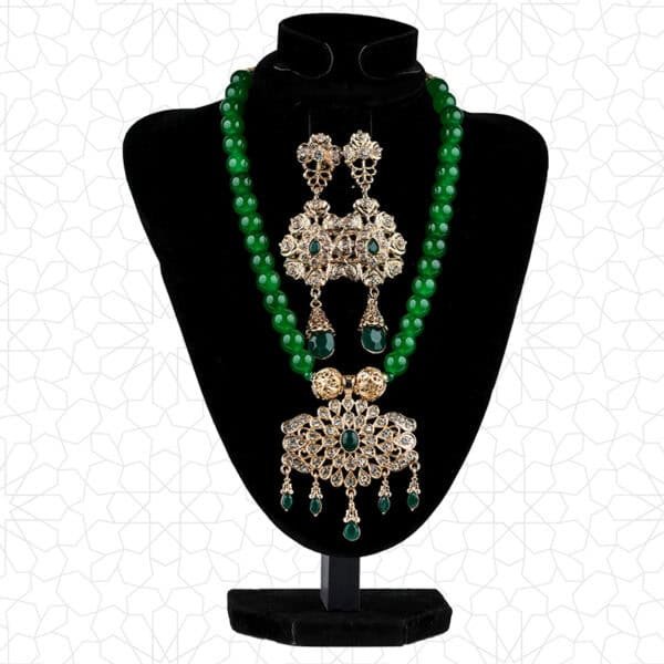 Alternative view of قلادة مغربية مع قرطين